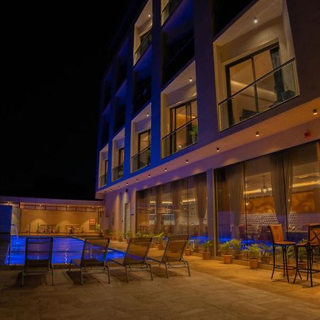 Pride Elite, Daman Hotel Buitenkant foto