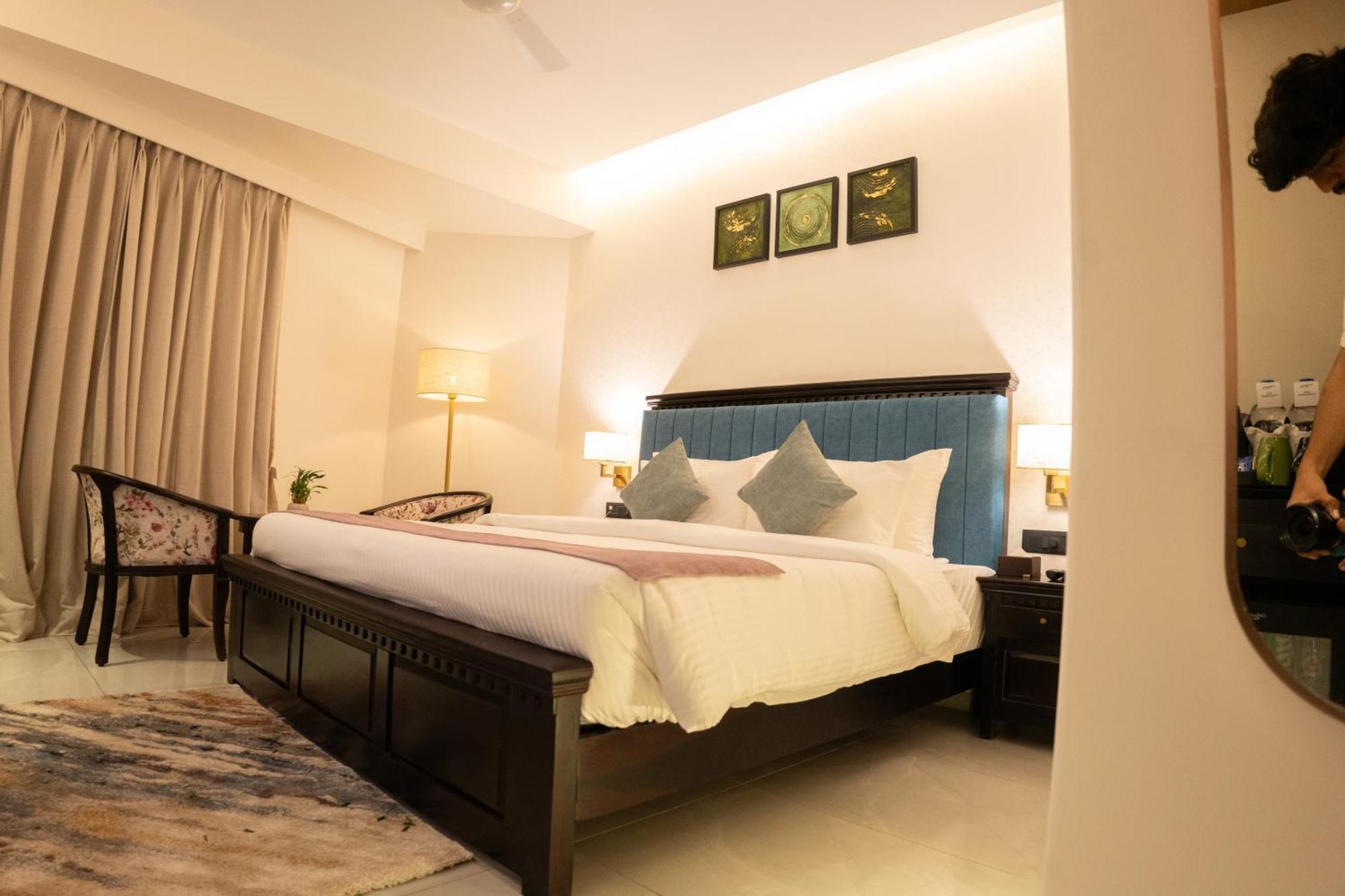 Pride Elite, Daman Hotel Buitenkant foto