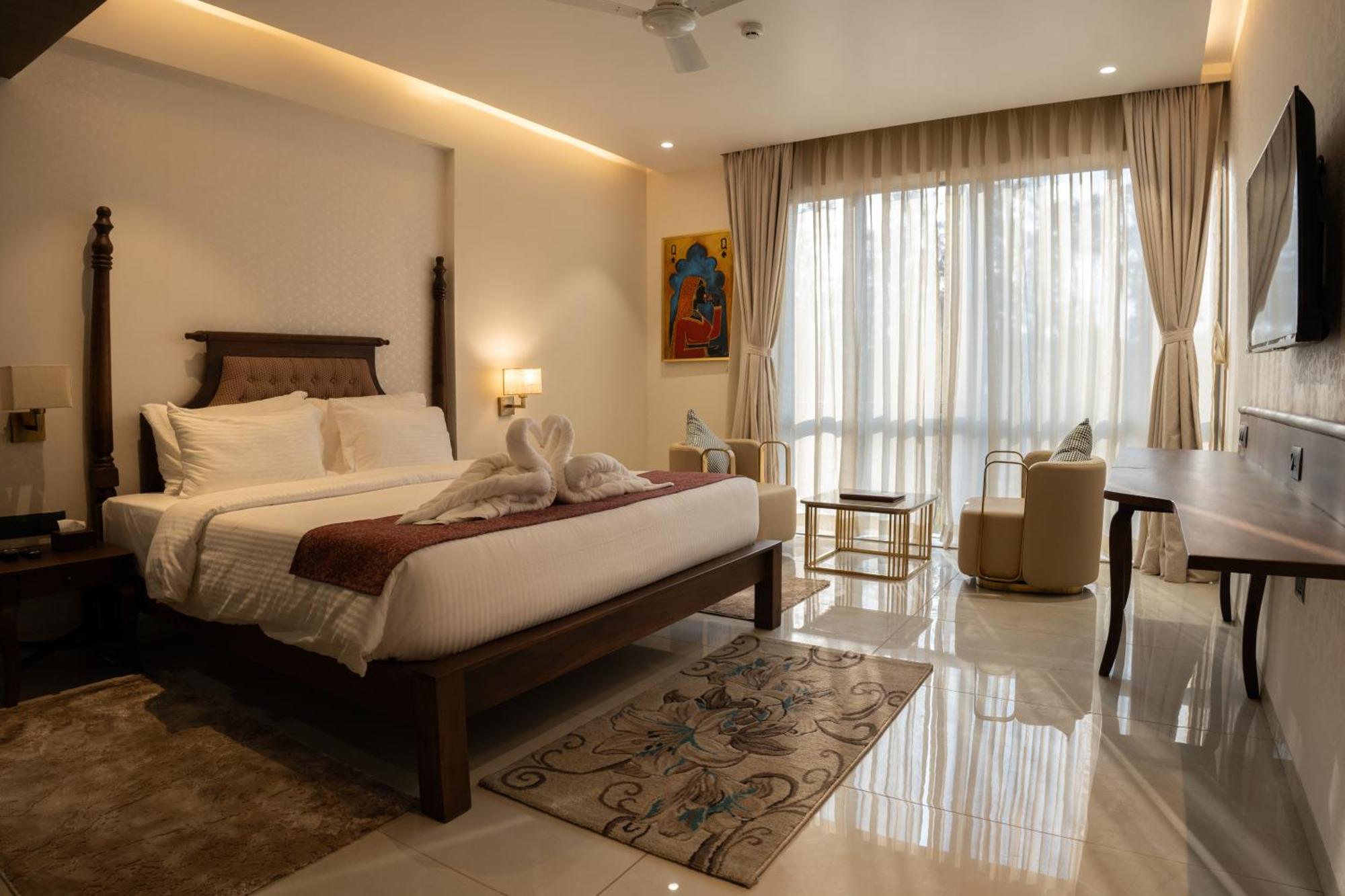 Pride Elite, Daman Hotel Buitenkant foto