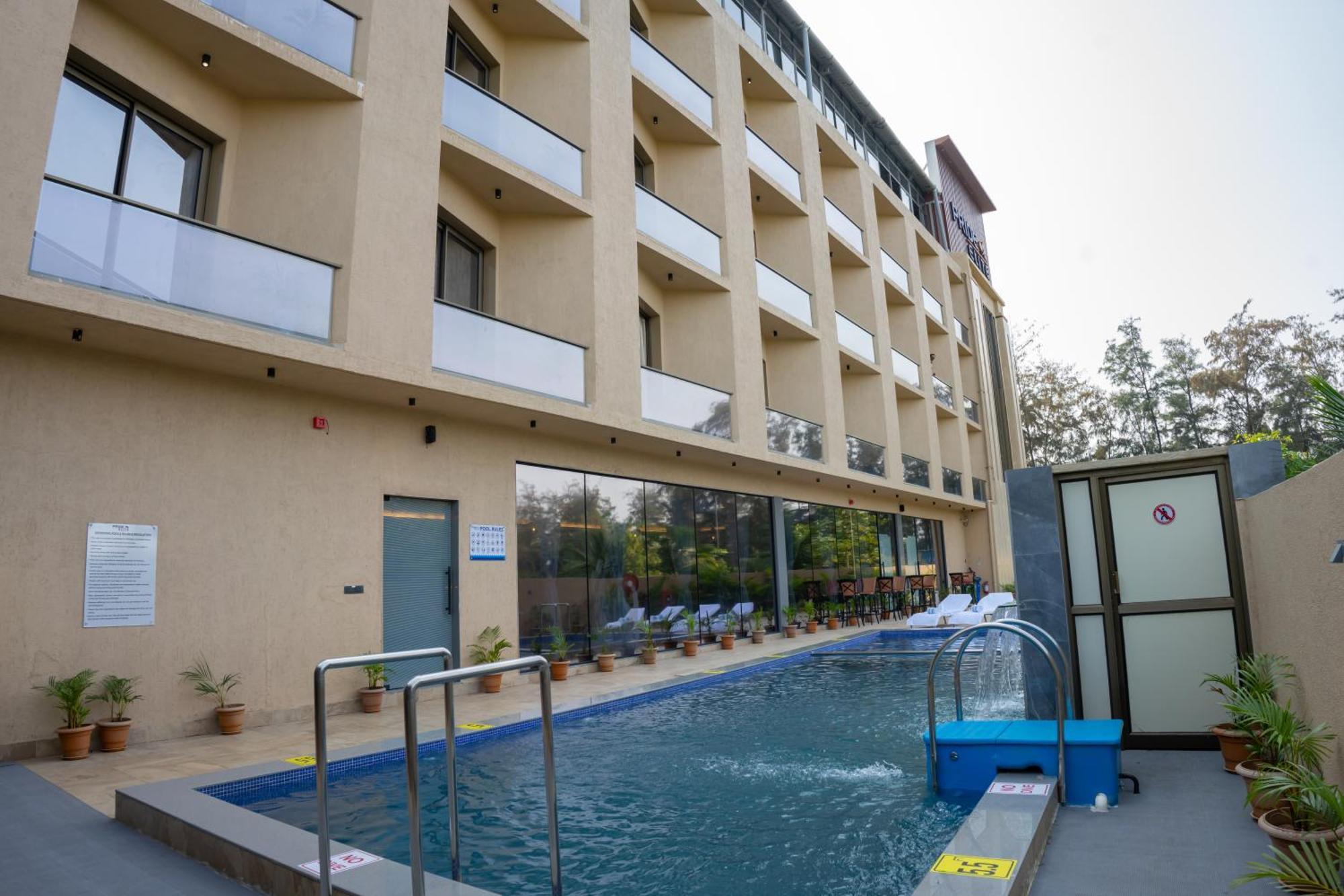 Pride Elite, Daman Hotel Buitenkant foto
