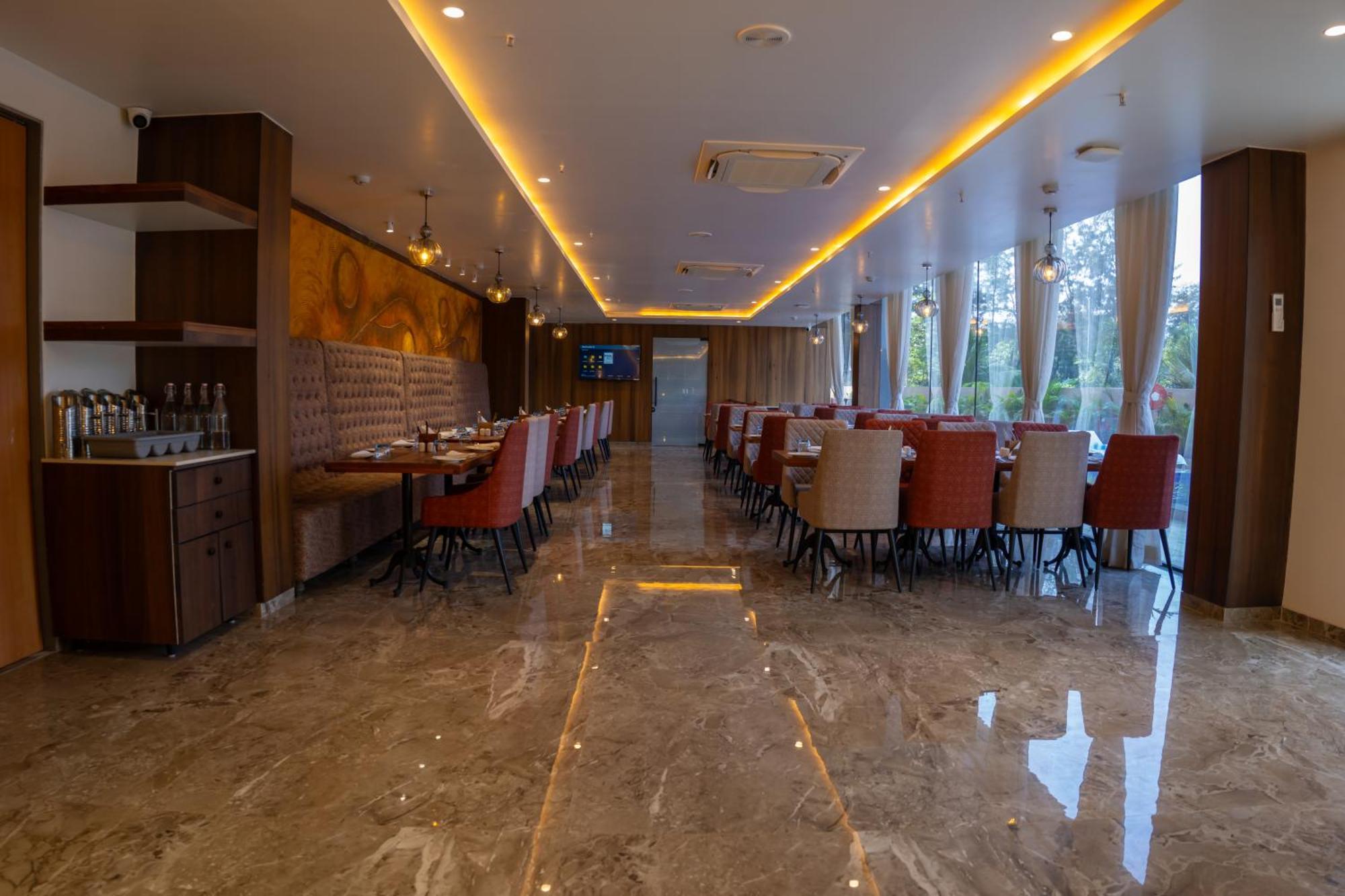 Pride Elite, Daman Hotel Buitenkant foto