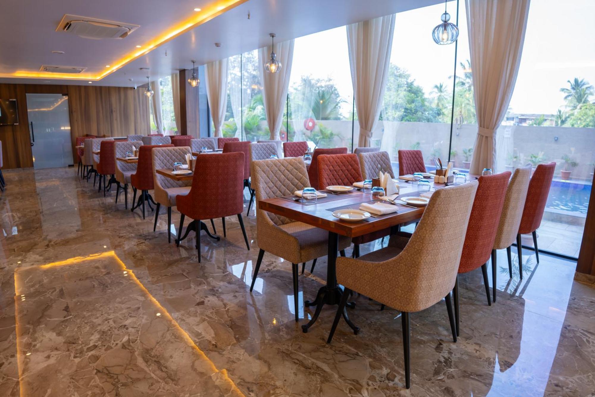 Pride Elite, Daman Hotel Buitenkant foto
