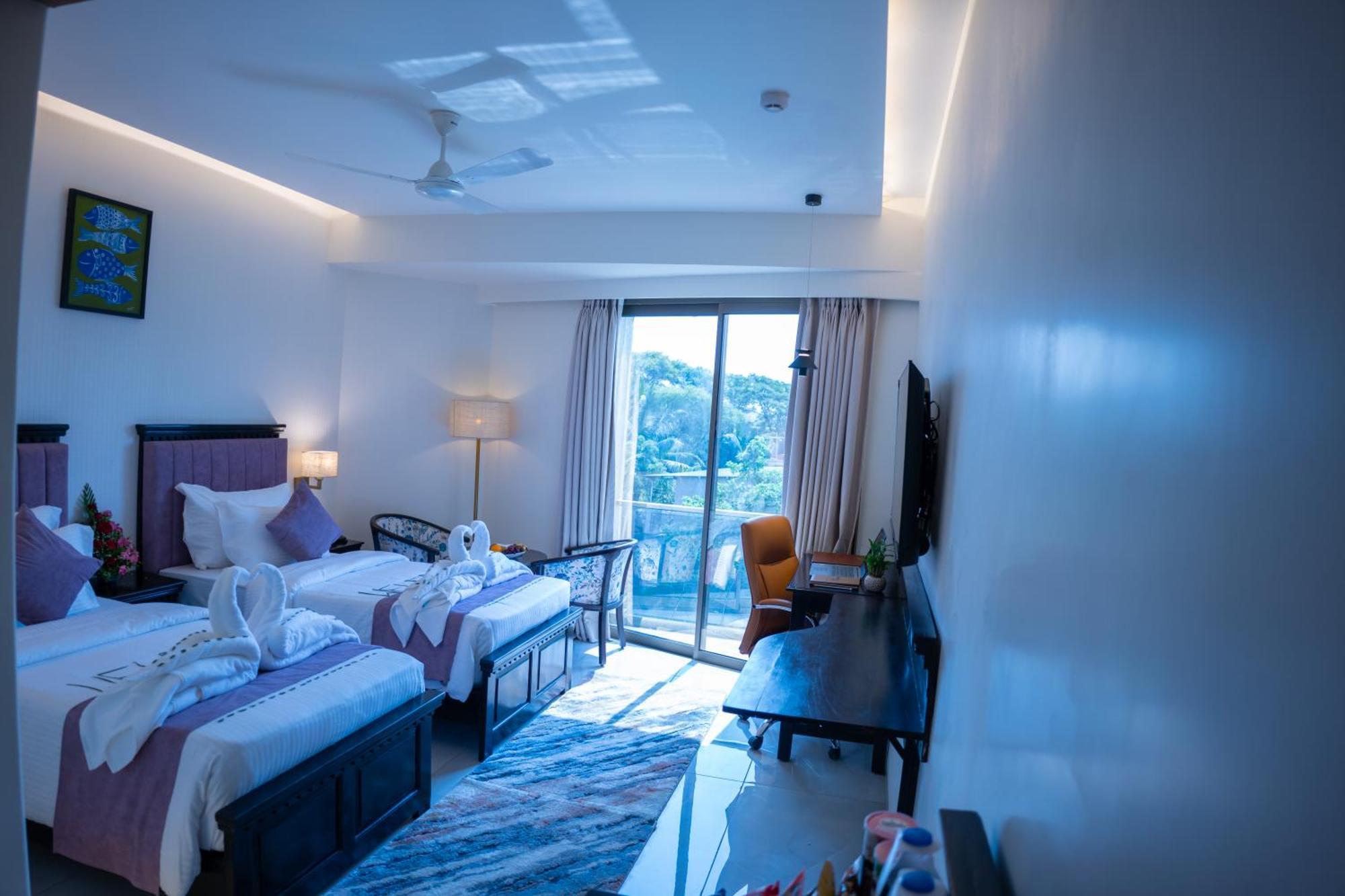 Pride Elite, Daman Hotel Buitenkant foto