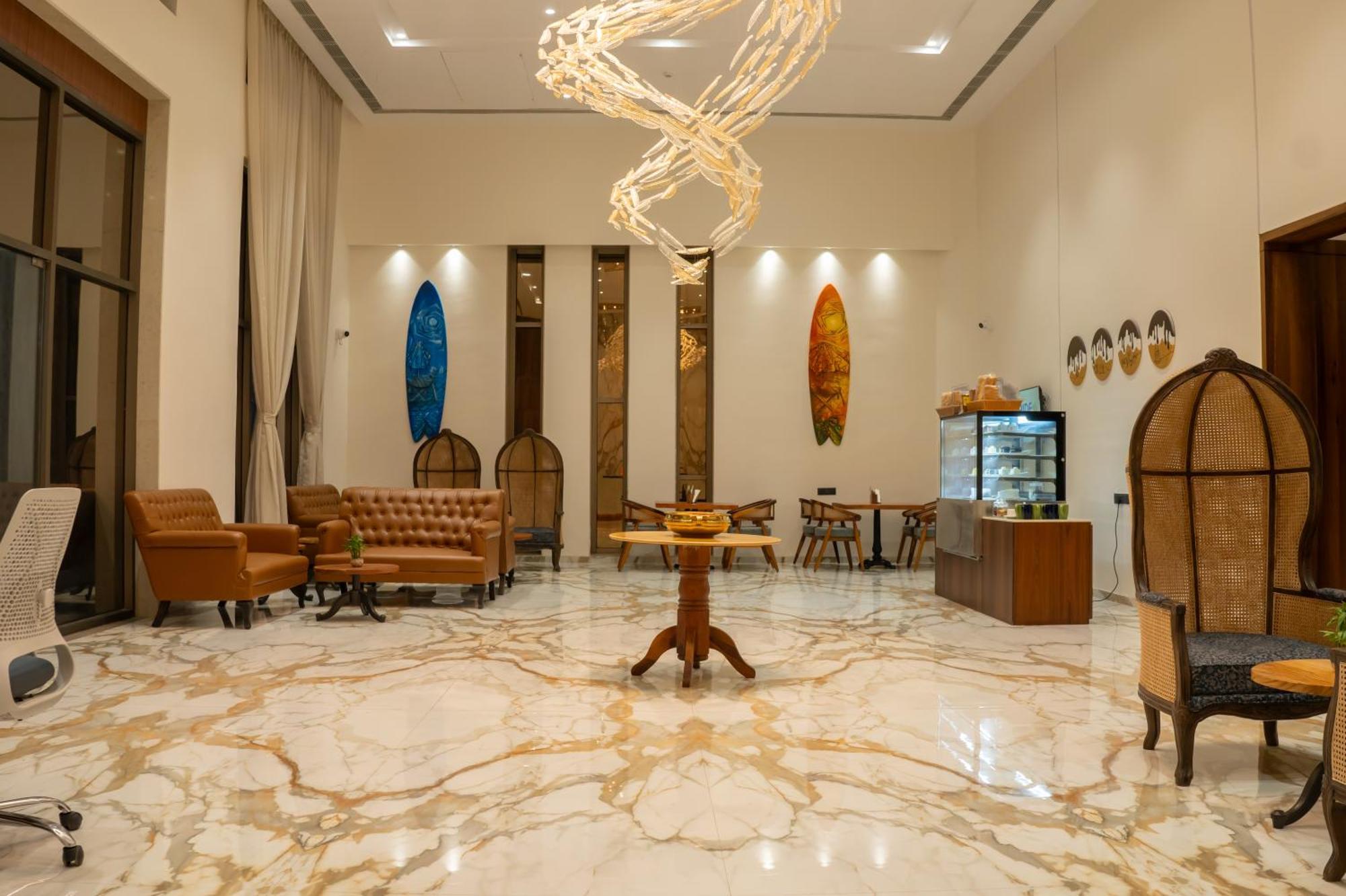 Pride Elite, Daman Hotel Buitenkant foto