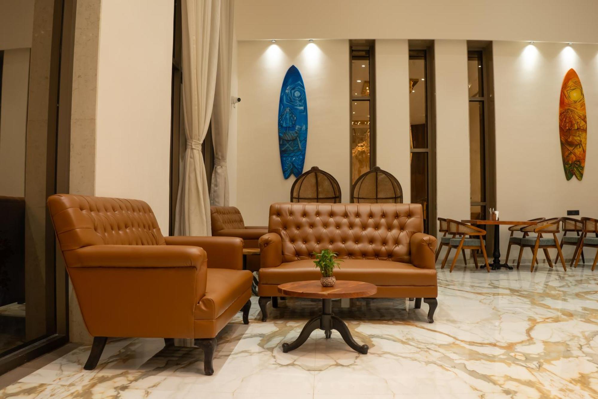 Pride Elite, Daman Hotel Buitenkant foto